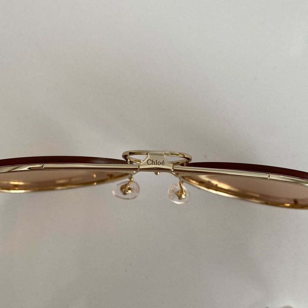Chloe CE145S Vicky Aviator Frame
Gold Sunglasses interchangeable lenses - Picture 5 of 9